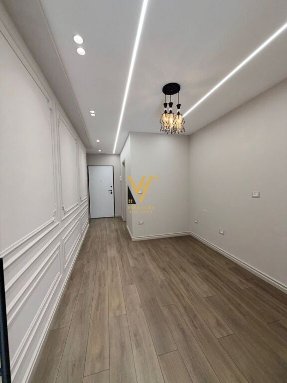 OFFICE 185 M2 FOR RENT ON KAVAJES STREET, NEAR GARDEN BUILDING 2,500 EURO