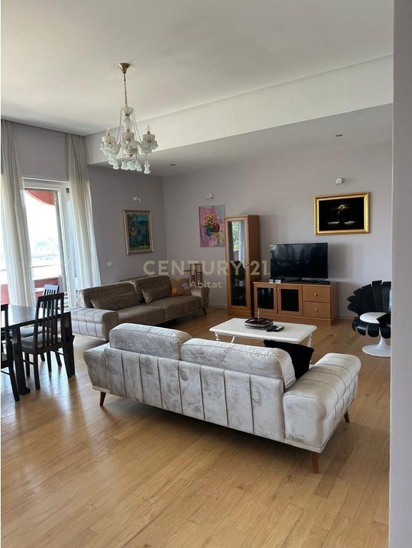 APARTAMENT 2+1+2 ME QERA TEK LIQENI ARTIFICIAL I TIRANES