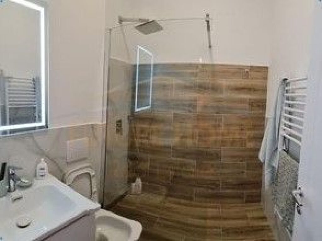 In vendita, Penthouse 3+1+2+veranda .Golem, Durres.