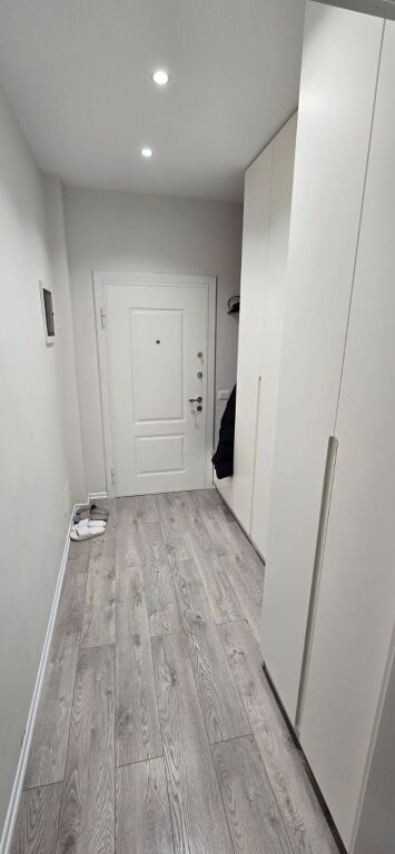 🏡 Apartment 1+1 for rent 📍 Kinostudio – Aleksandër Moisiu Street  🏢 7th floor (building without elevator) 🛋️ Fully furnished 💶 Price: 500 € / month  Apartment suitable for couple or individual, in a quiet area with easy access.  📞 Contact for more information.