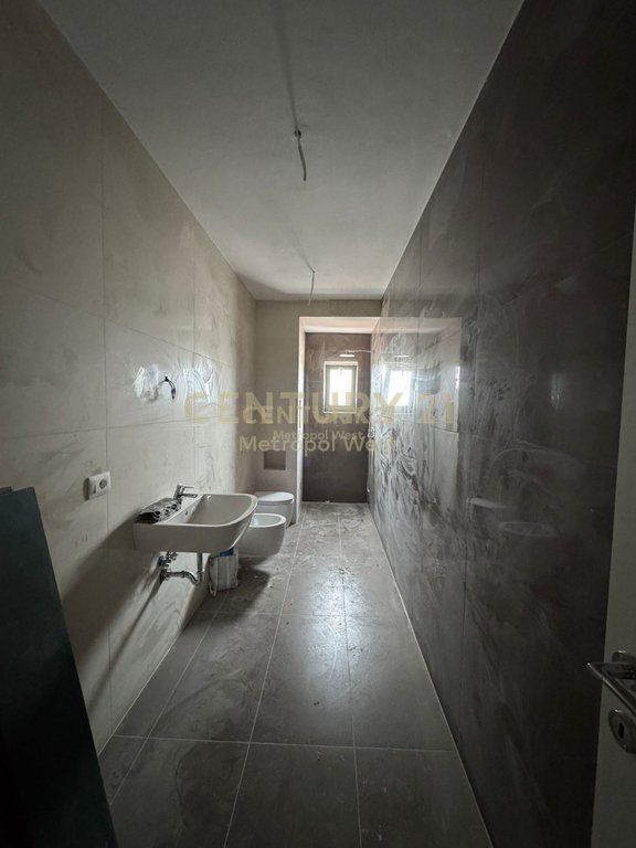 Appartamento 2+1+2 in vendita vicino a Scuola Rossa