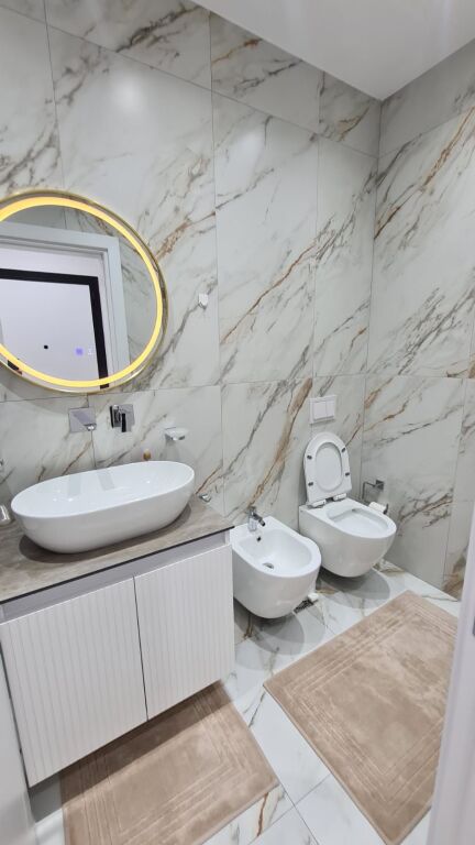 🏙️ For rent 2+1 – Golden Tower Residence, Mine Peza  🏢 7th floor with elevator ✨ New apartment, never lived in before 💶 1,400 € / month  Premium residence, modern furnishing and contemporary conditions.