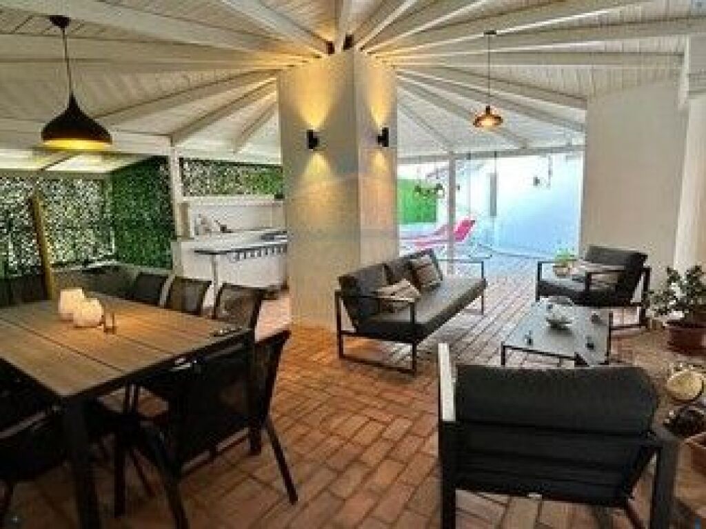 In vendita, Penthouse 3+1+2+veranda .Golem, Durres.