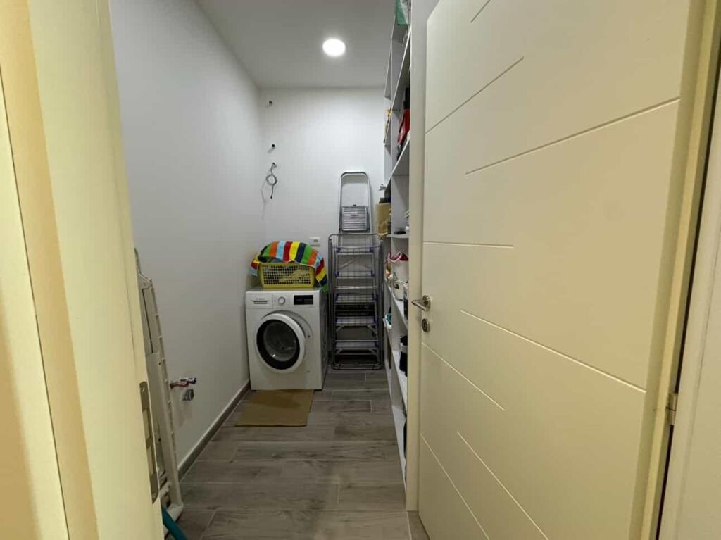 Shitet super apartament 2+1+2 me verandë dhe pamje deti Vollga
