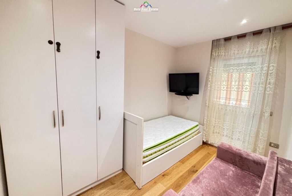 Apartament Me Qera 3+1 Tek Shkolla e Kuqe ( ID B230200) Tirane