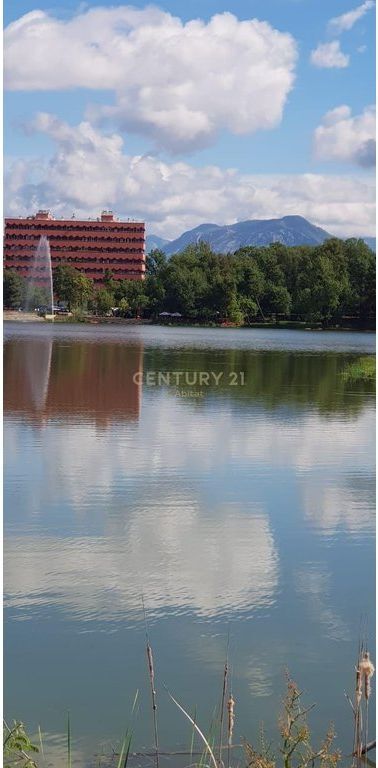 APARTAMENT 2+1+2 ME QERA TEK LIQENI ARTIFICIAL I TIRANES