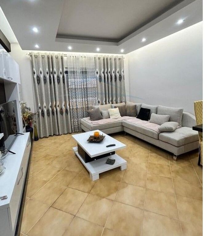 Qera,Apartament 2+1, Fresk