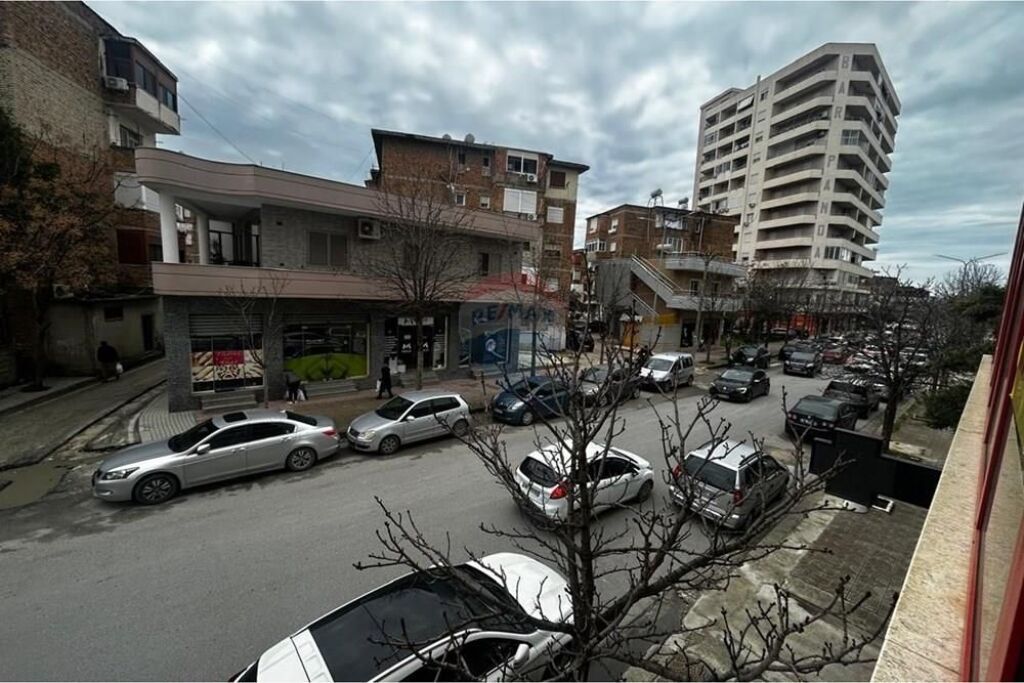 Negozio in affitto, Vicino alla Pasticceria Elezaj – Vlorë