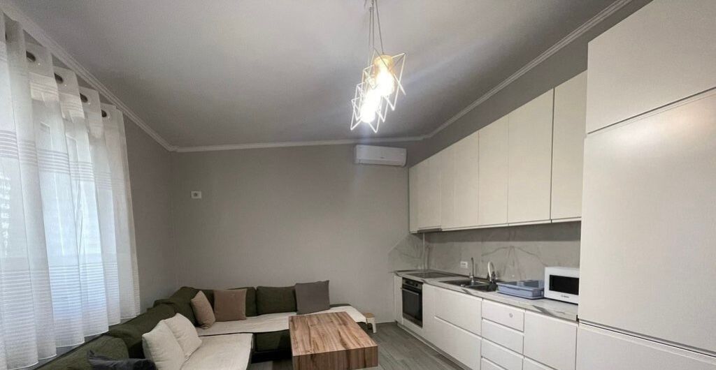 JEPET SHTEPI PRIVATE ME QIRA , SAUK I VJETER