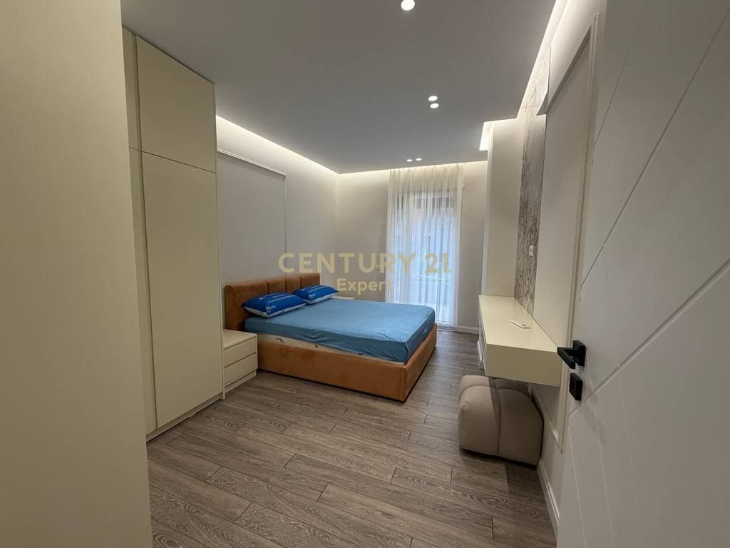 APARTAMENT 2+1 ME QIRA ME POST PARKIMI NE ROSE GARDEN