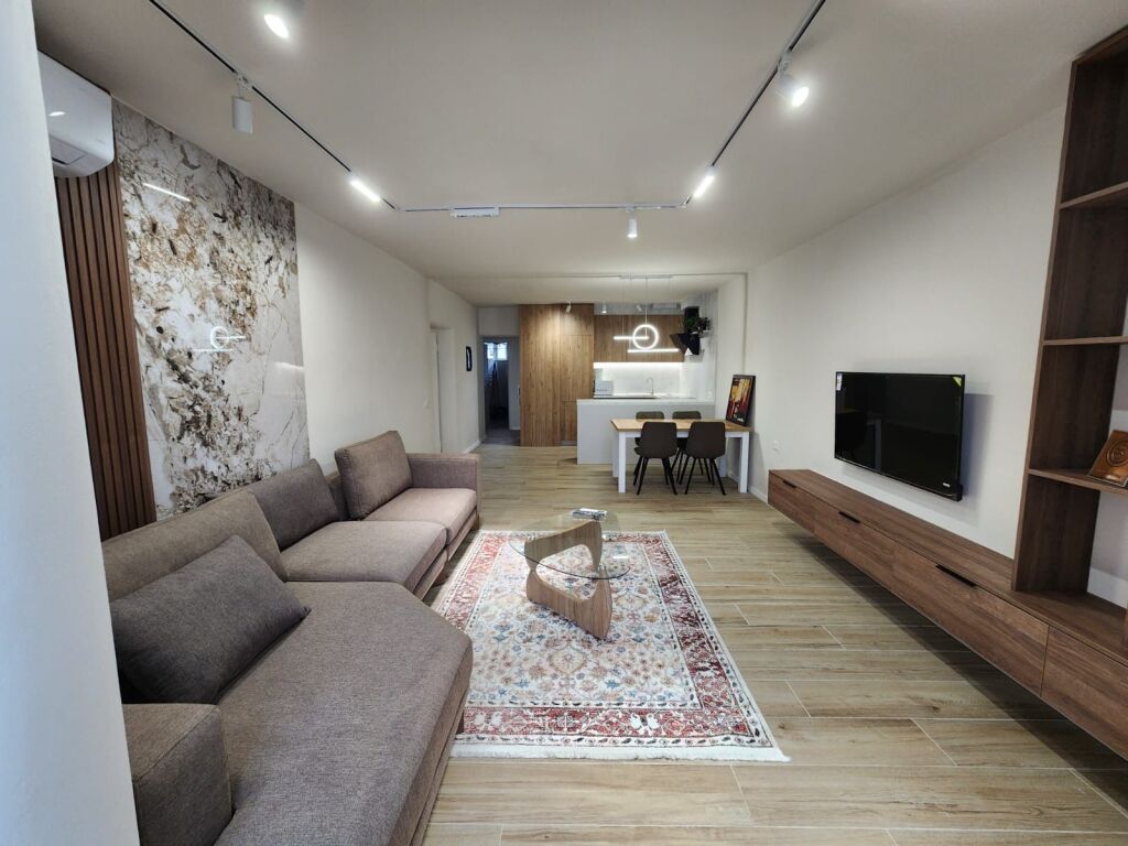 Apartment 2+1 for rent with parking space, Irfan Tomini Street