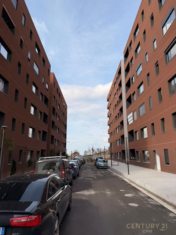 VENDESI APPARTAMENTO 2+1+2 IN VIA ELBASANI