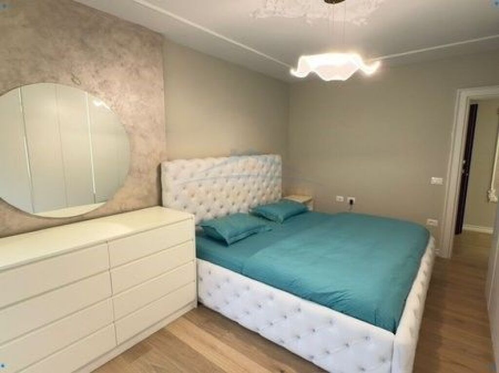 Shitet,Apartament Luksoz 2+1+2 Poste Parkimi, Rruga e Bogdaneve, Tirane