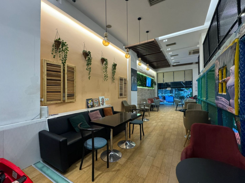 LOCALE IN VENDITA – Piazza Wilson