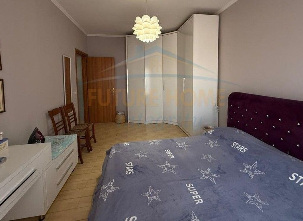 Shitet, Apartament 2+1, Pazari i Ri, Tiranë.