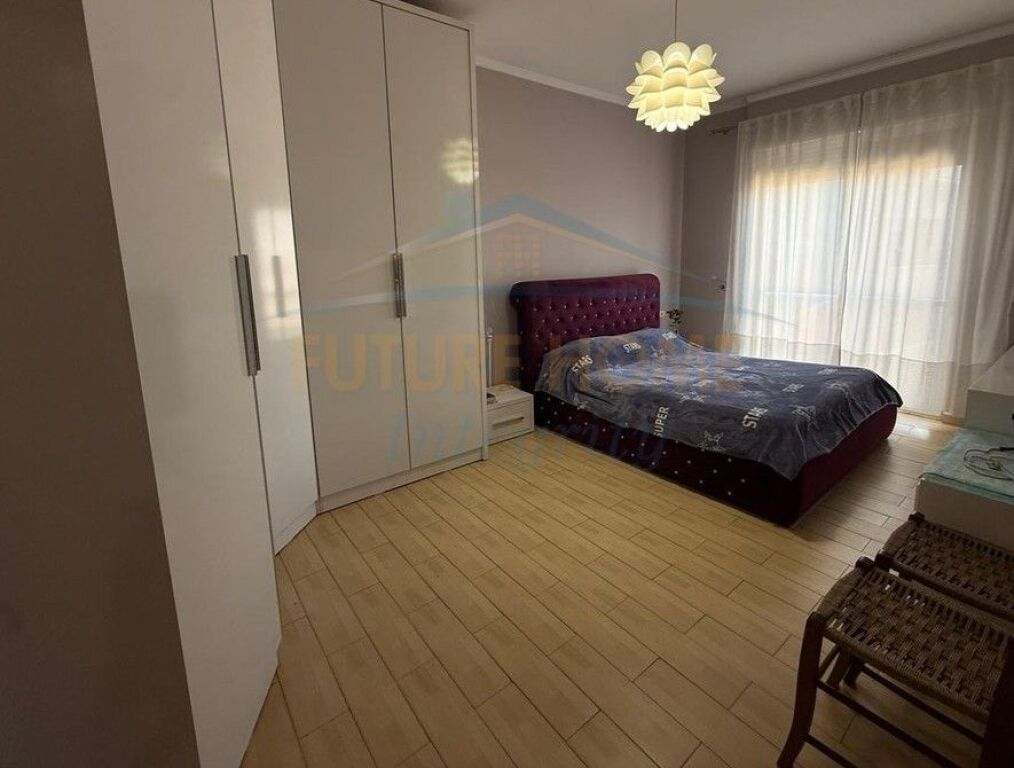 Shitet, Apartament 2+1, Pazari i Ri, Tiranë.