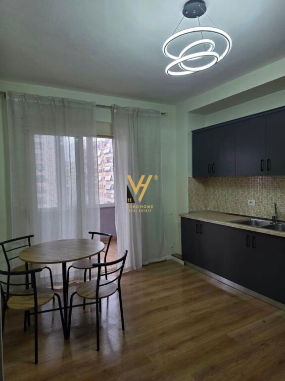 JEPET APARTAMENT 1+1 ME QIRA TE KOMUNA E PARISIT 60.000 LEKE