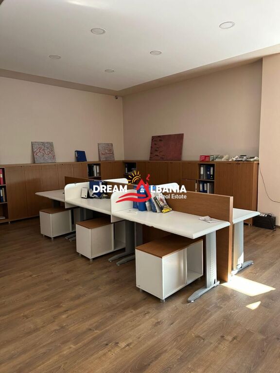 Godine 3 kateshe kapanon ne shitje ne Vore prane Autostrades Tirane-Durres (ID 4181071 ).