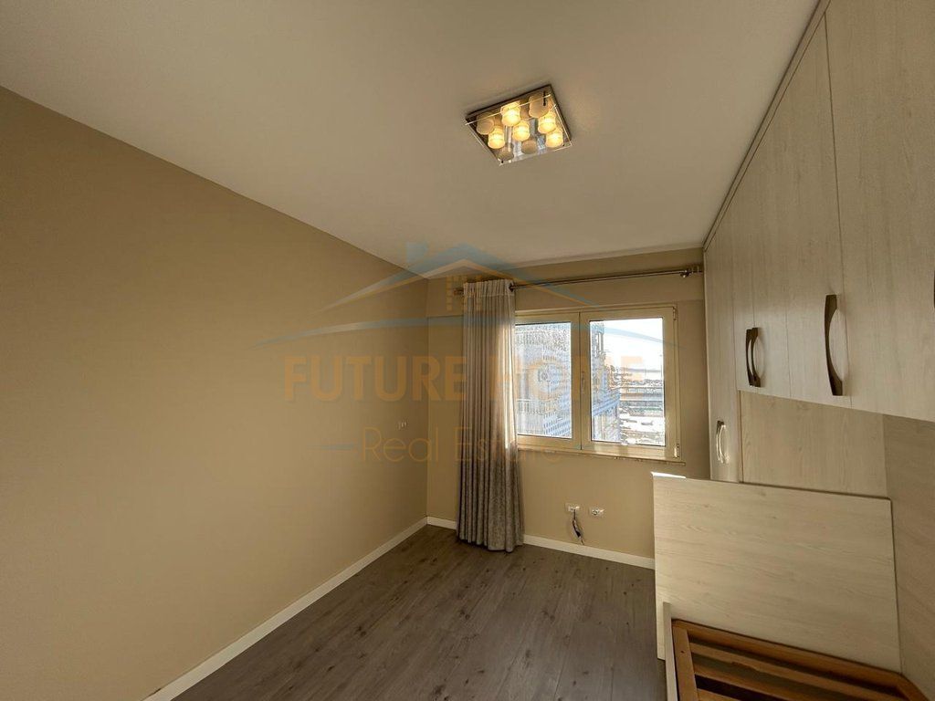 Shitet Apartament 2+1, Rruga e Portit, Durrës