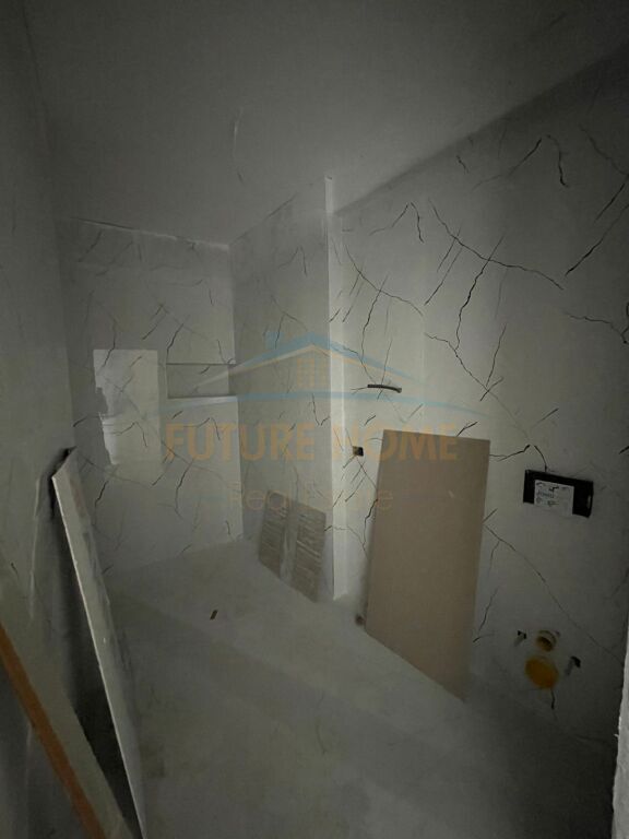 Shitet, Apartament 2+1+2, Bulevardi i Ri, Rruga Jordan Misja.
