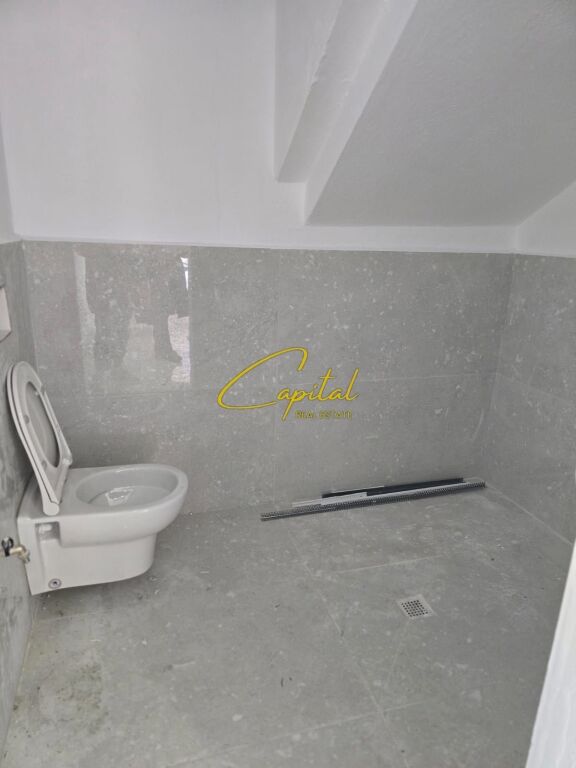 SHOP FOR RENT 120 M2 21 DECEMBER 75,000 LEKE