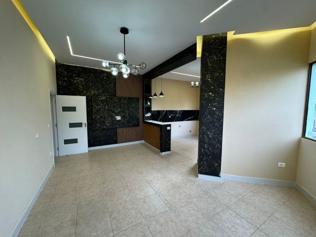 Apartment 3+1 for sale at the Beach, Iliria