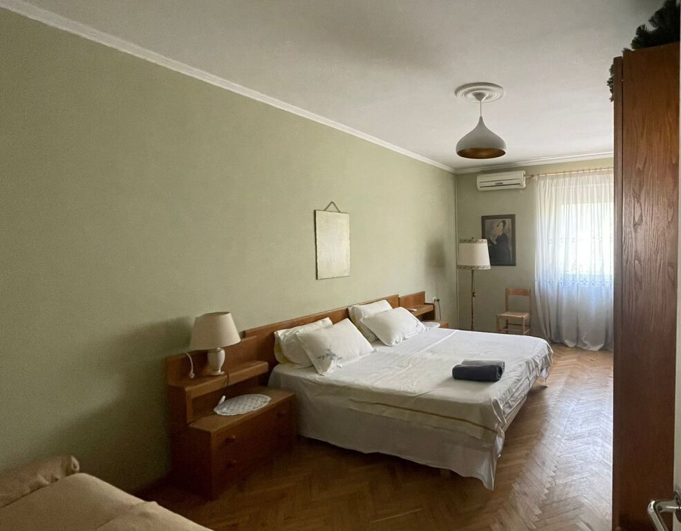 Appartamento 1+1 in affitto presso l'Ufficio Postale Albanese nel Centro