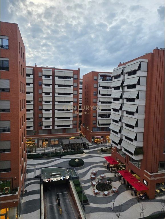 JEPET ME QERA APARTAMENT 2+1+1 POST PARKIMI TEK KOMPLEKSI DELIJORGJI