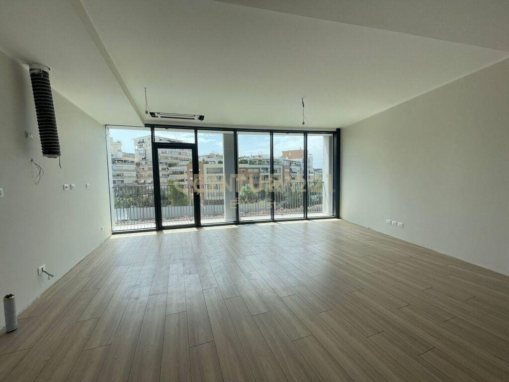 LAKE VIEW – APARTAMENT 2+1+2 + POST PARKIMI ME QIRA (BANIM OSE ZYRË)
