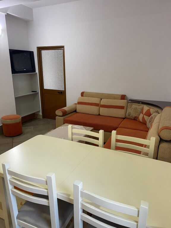 Jepet me qera apartament 2+1 Selite