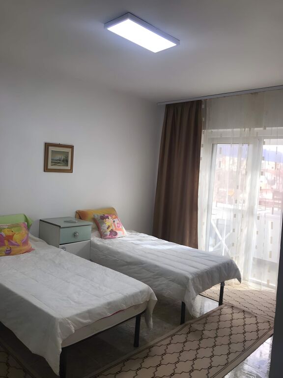 🏡 Jepet me Qira Apartament 2+1 – Rruga e Dibrës !