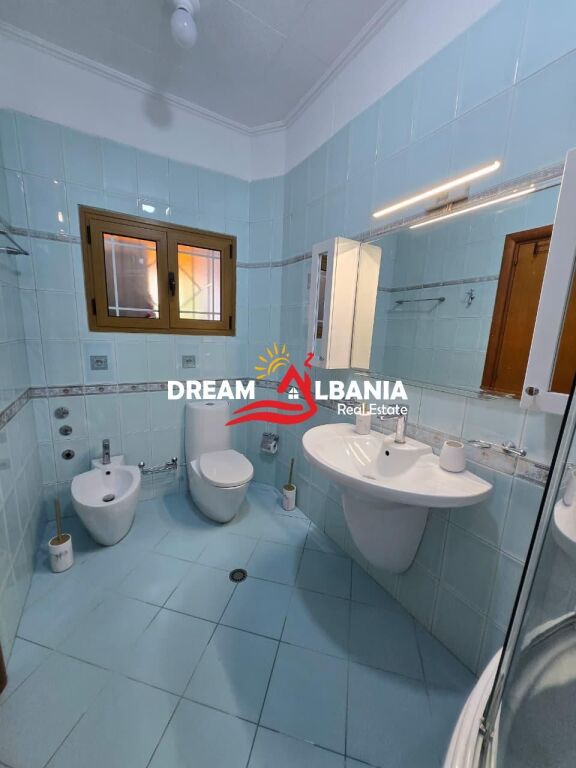 Jepet kat vile me qera ne Rrugen e Elbasanit , Tirane ( ID 4251434 ) .