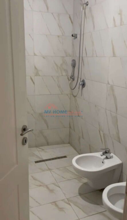 Ufficio in Affitto a 5 Maji Tirane