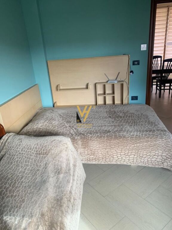 JEPET APARTAMENT 3+1+BLK ME QERA TE STACIONIT I TRENIT 50.000 LEKE