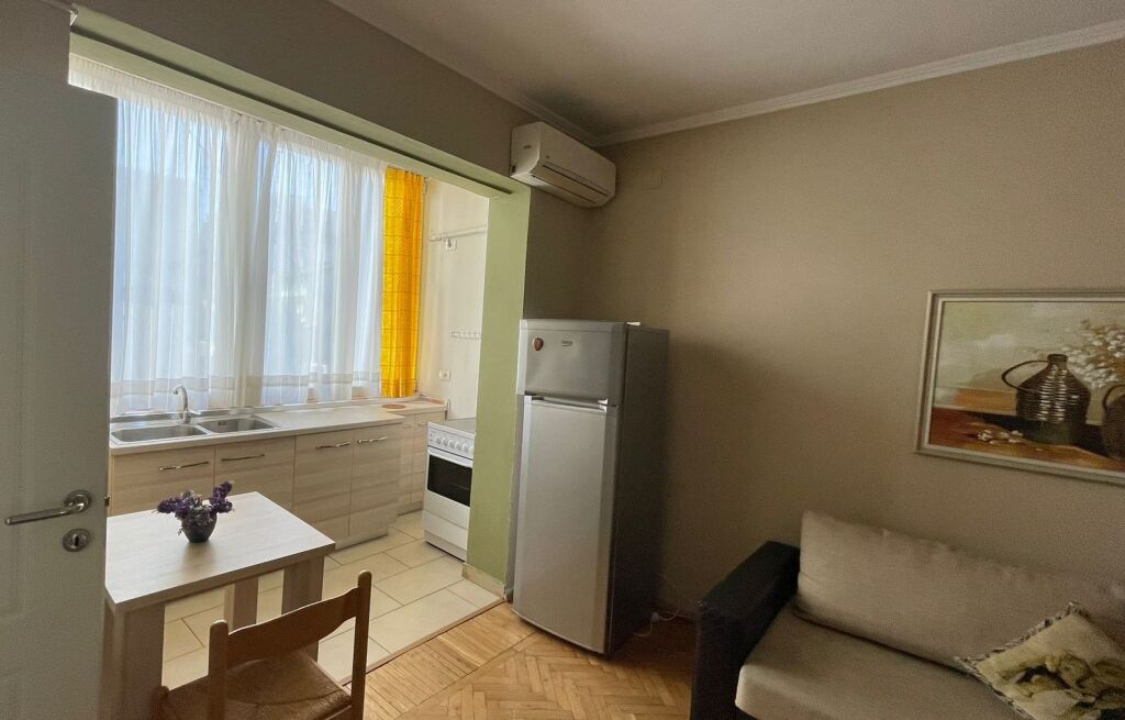 Appartamento 1+1 in affitto presso l'Ufficio Postale Albanese nel Centro