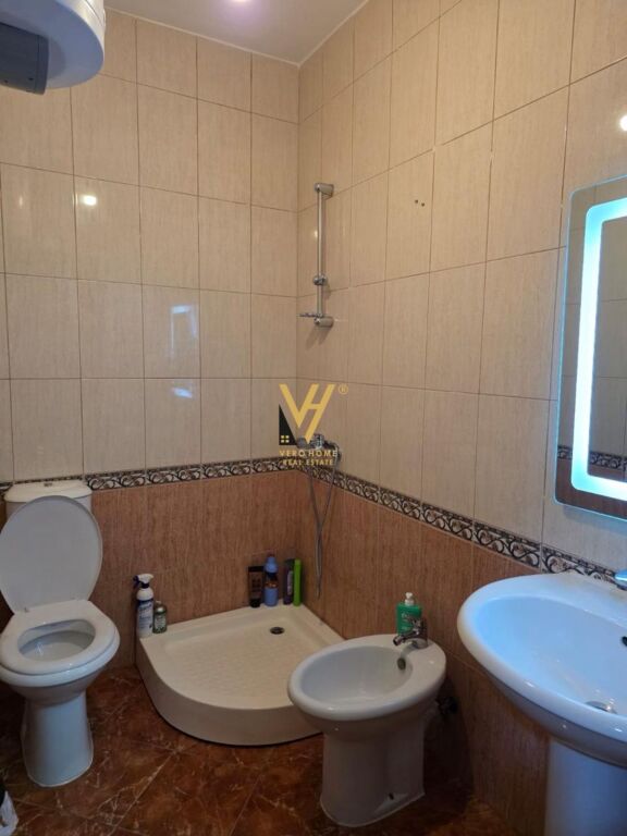 JEPET APARTAMENT 1+1 ME QIRA TE KOMUNA E PARISIT 60.000 LEKE