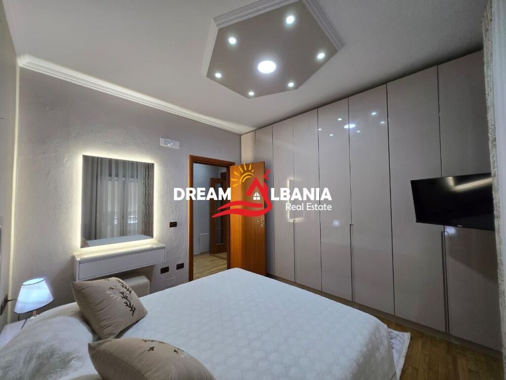 Jepet kat vile me qera ne Rrugen e Elbasanit , Tirane ( ID 4251434 ) .