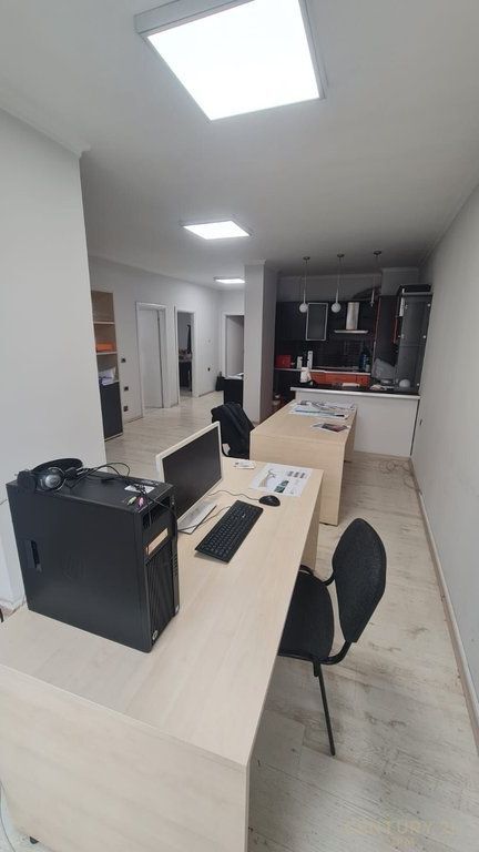 VENDESI APPARTAMENTO 2+1 PRESSO 21 DICEMBRE VIA SALI BUTKA