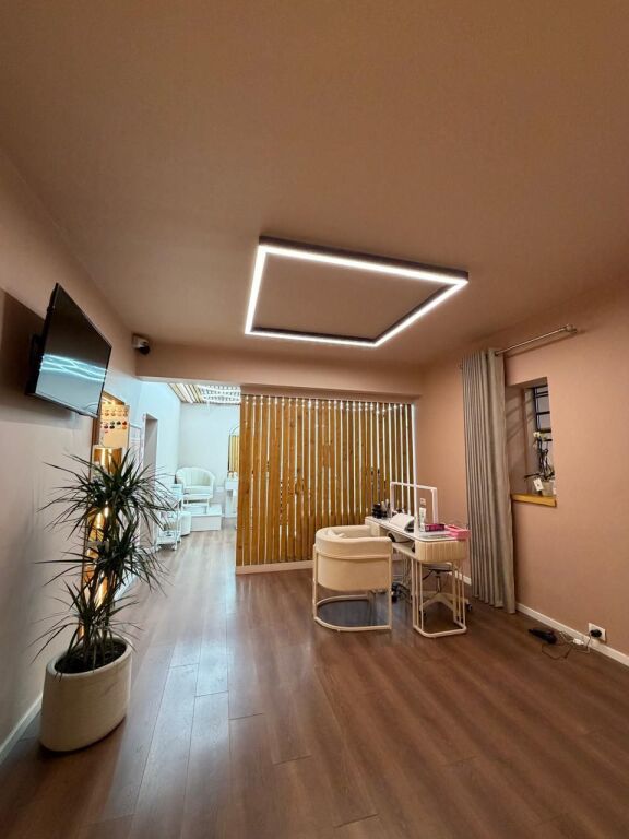 SHOP FOR RENT 115 M2 PARIS COMMUNE 2,000 EURO