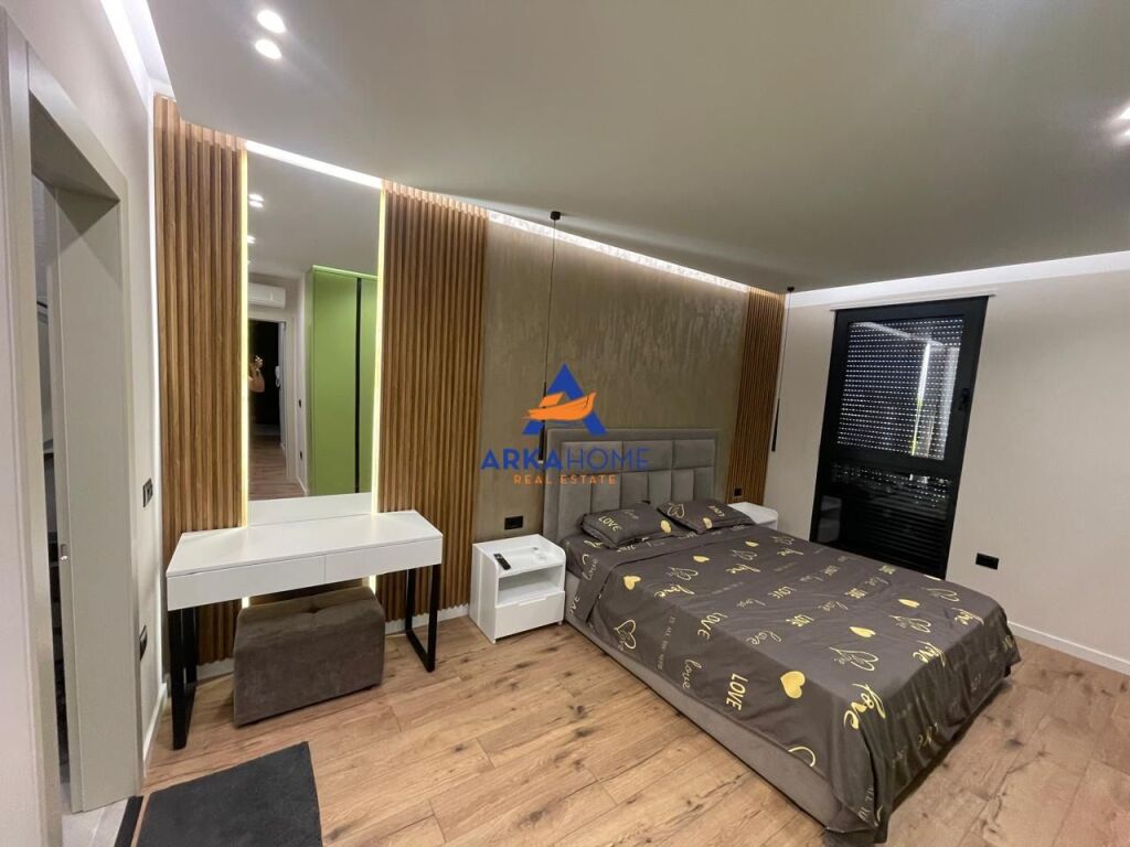 JEPET APARTAMENT ME QERA 2+1+BALLKON+POST PARKIMI "KOMUNA E PARISIT" 1300 EURO