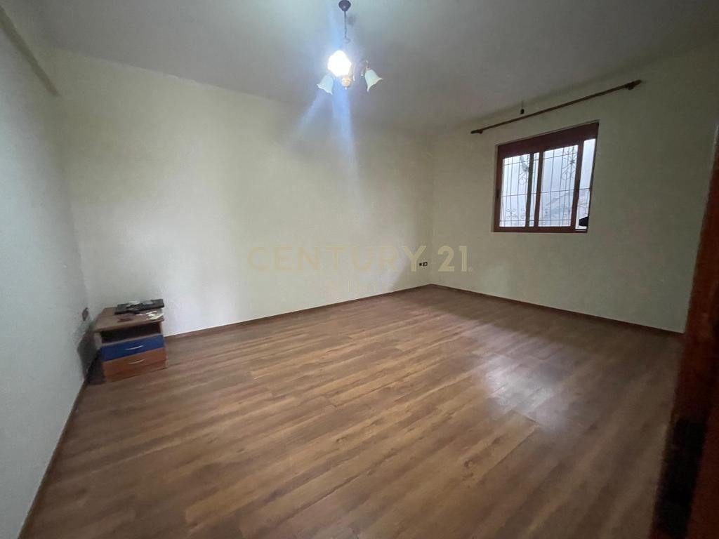 SHITET SHTEPI PRIVATE NE ISH KENETE DURRES,LAGJIA 17!