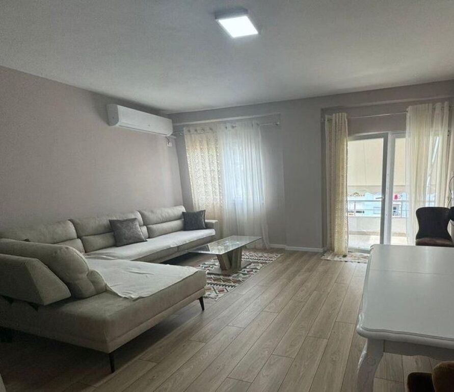 Casa 2+1 in Affitto a Fresku, Tirana