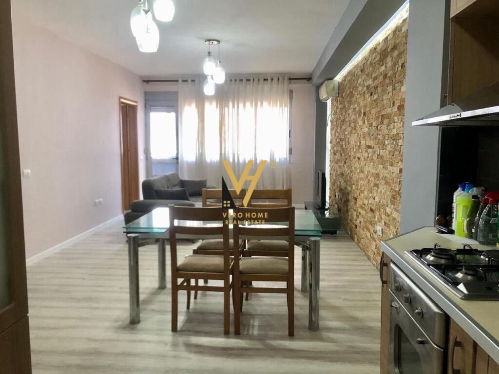 JEPET APARTAMENT 2+1 ME QIRA TE GLOBE, RR. KAVAJES 600 EURO