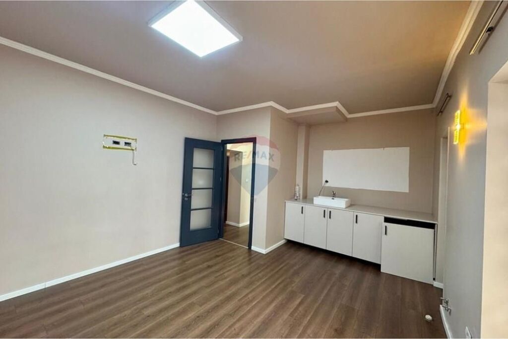 Premises for rent Paris Commune
