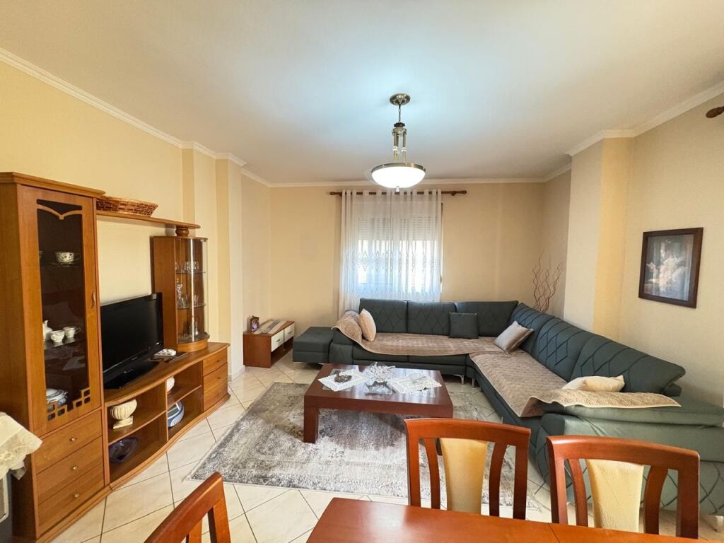 Appartamento 2+1+2 in Affitto – vicino al Tribunale, Durrës