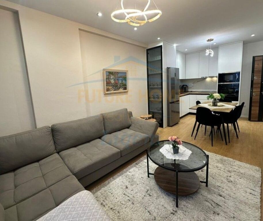 Qera, Apartament 2+1+2 Poste Parkimi,Univers City, QTU.
