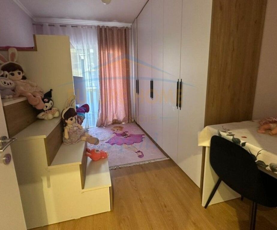 Qera, Apartament 2+1+2 Poste Parkimi,Univers City, QTU.