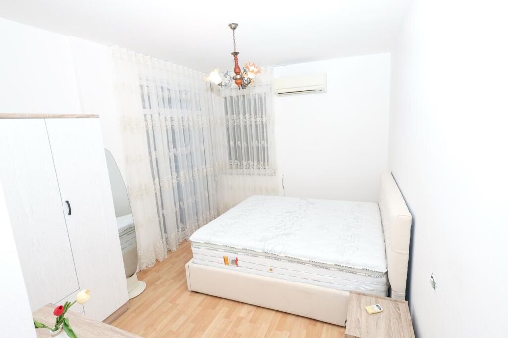 Apartament 2+1+2 me qera tek Kopshti Botanik