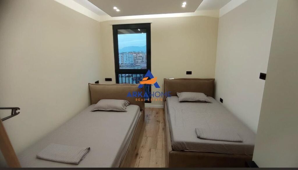 JEPET APARTAMENT ME QERA 2+1+BALLKON+POST PARKIMI "KOMUNA E PARISIT" 1300 EURO