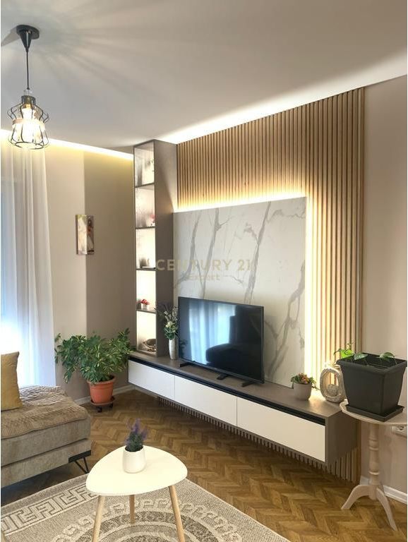 APPARTAMENTO 2+1+2 E POSTO AUTO IN AFFITTO IN VIA DRITAN HOXHA!
